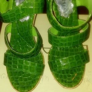 Woman size 7 green shoes